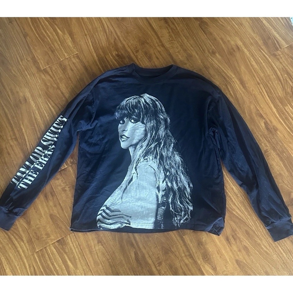 Taylor Swift The Eras Tour Navy Long Sleeve Tee Graphic concert T-Shirt Medium M